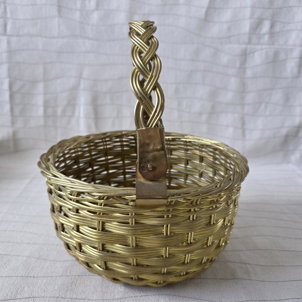 Vintage Brass Woven Metal Basket Decor Metal Moveable Handle 9"x8"x8" Heavy - Picture 4 of 7